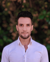 Néstor Jarque experto en peritaje forense y ciberseguridad, brindando soluciones digitales seguras