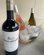 3 botellas de vino listas para ser catadas