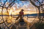 Pescador en Myanmar (Birmania)