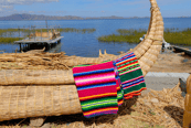 Telas y barcos tradicionales de Bolivia