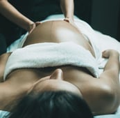 massage prénatal, massage femme enceinte