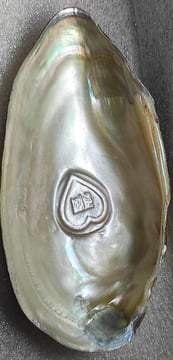 "Approx 10mm white heart-shaped designer cultured pearl–using nucleus implantation-for international delivery"