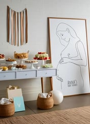 buffet sur commode avec grand tableau de femme enceinte