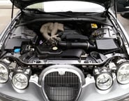 Nettoyage moteur voiture