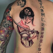 japoniško stiliaus geišos tatuiruotė atlikta Kaune, Santakt tattoo tatuiruočių studijoje