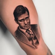 michael corleone detali mikro portreto tatuiruotė atlikta ant rankos