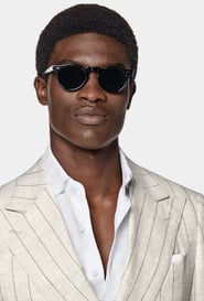 Costume rayé camel et lunettes de soleil - Mr Afropolitan