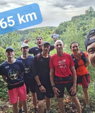Coureurs prenant une photo à Lutzelbourg