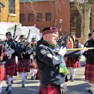 Défilé, St-Patrickk, fanfare, rouge et noir