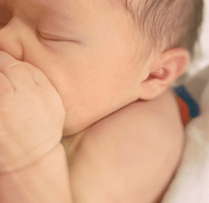 bébé peau à peau