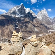 Sommets enneigés de l'Himalaya lors de l'EBC trek au Népal
