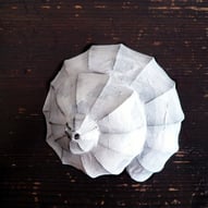 VOLUTA Schnecke aus Papier mediterane Tischdeko Schneckenhaus kleine Tischlampe weiss