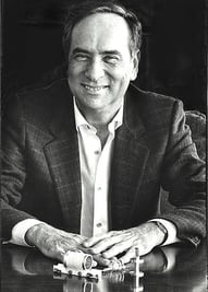 Theodore Maiman costruì il primo dispositivo basato sulla teoria dell'emissione stimolata di radiazi