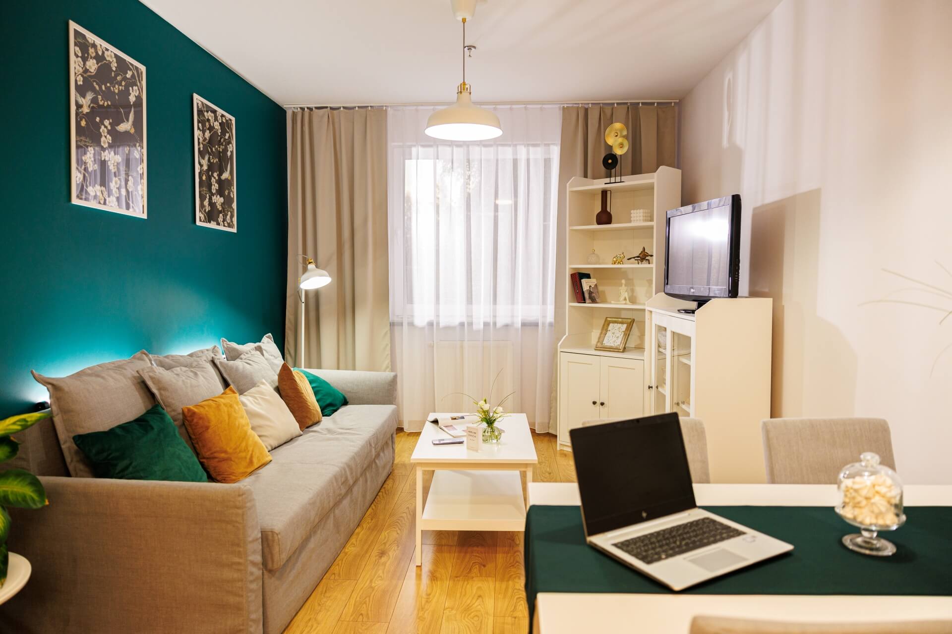 black and white bed linen