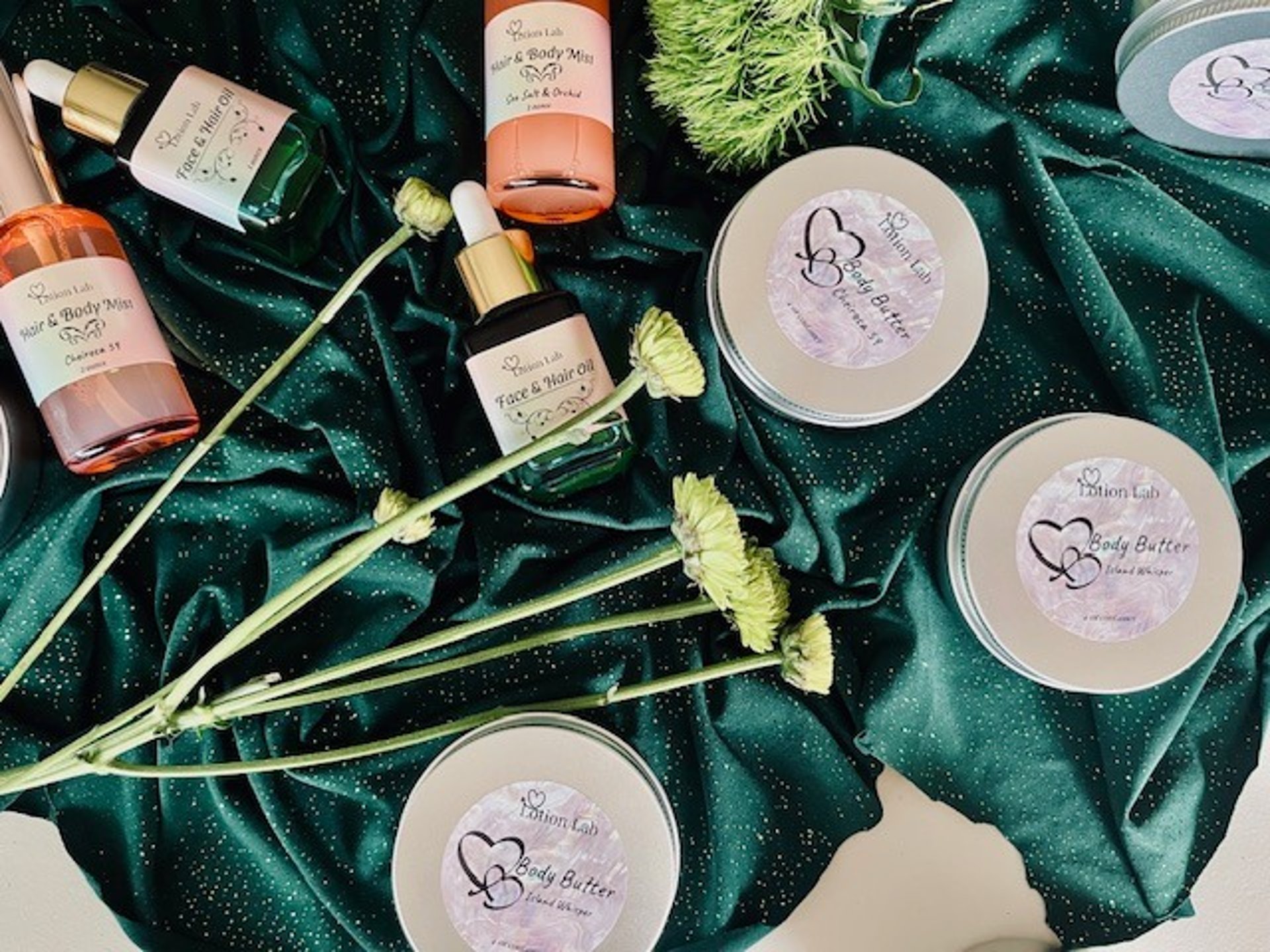 black and white bed linen