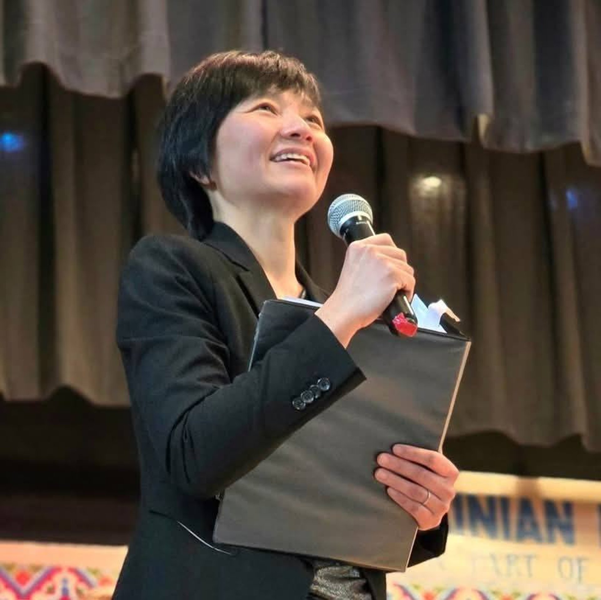 black and white bed linen