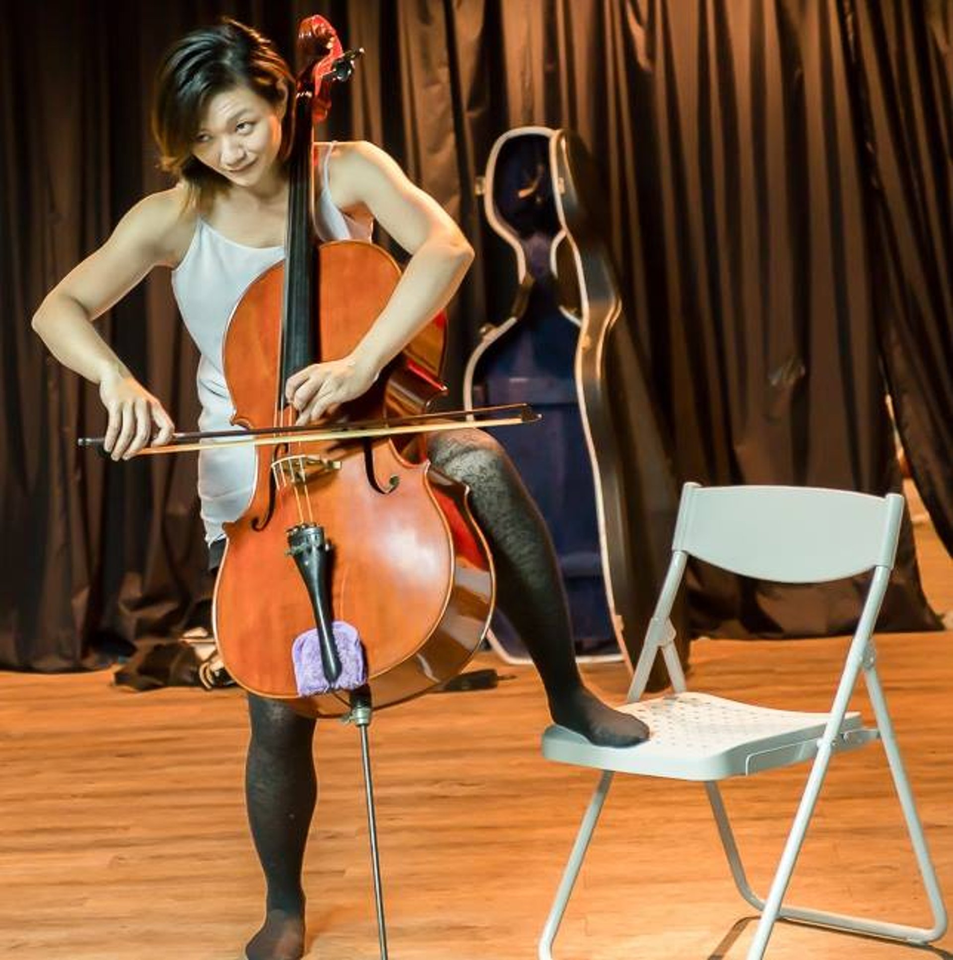 gray computer monitor