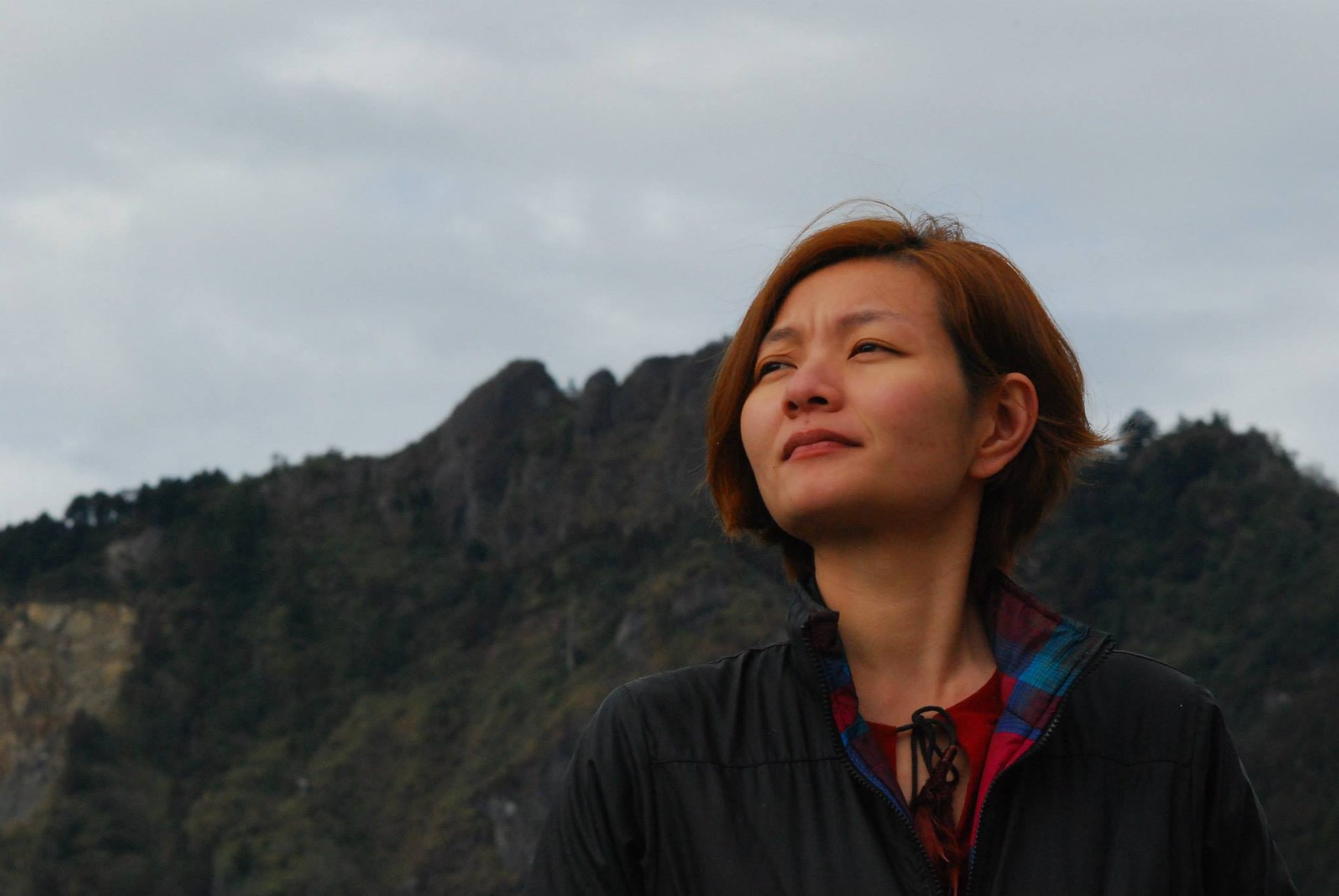 gray computer monitor