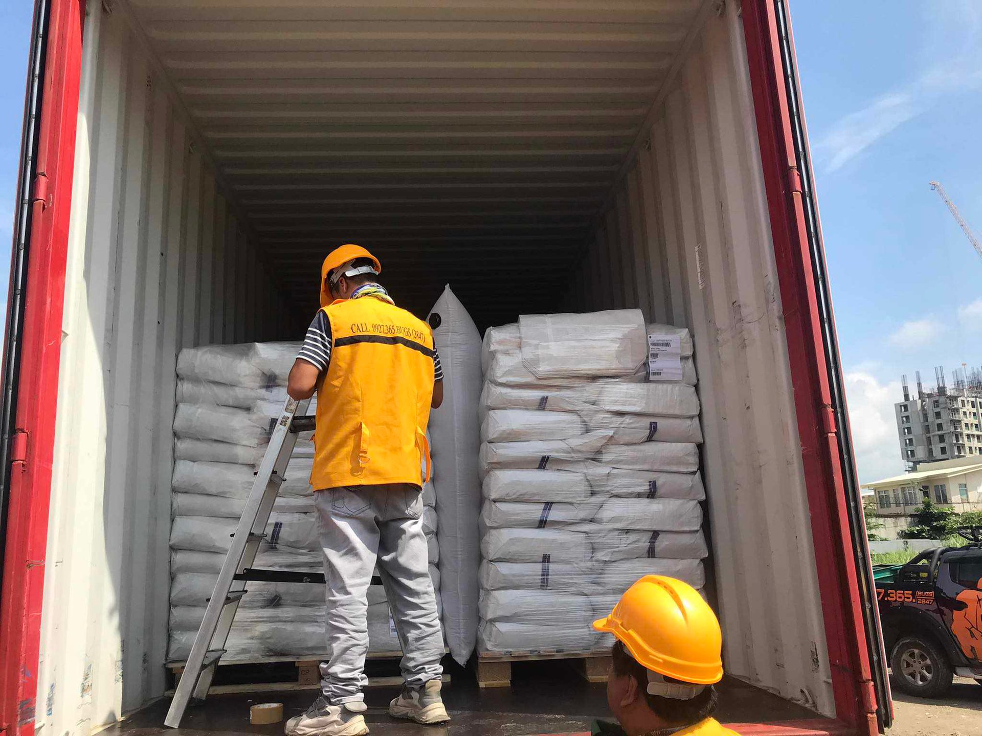 gray computer monitor