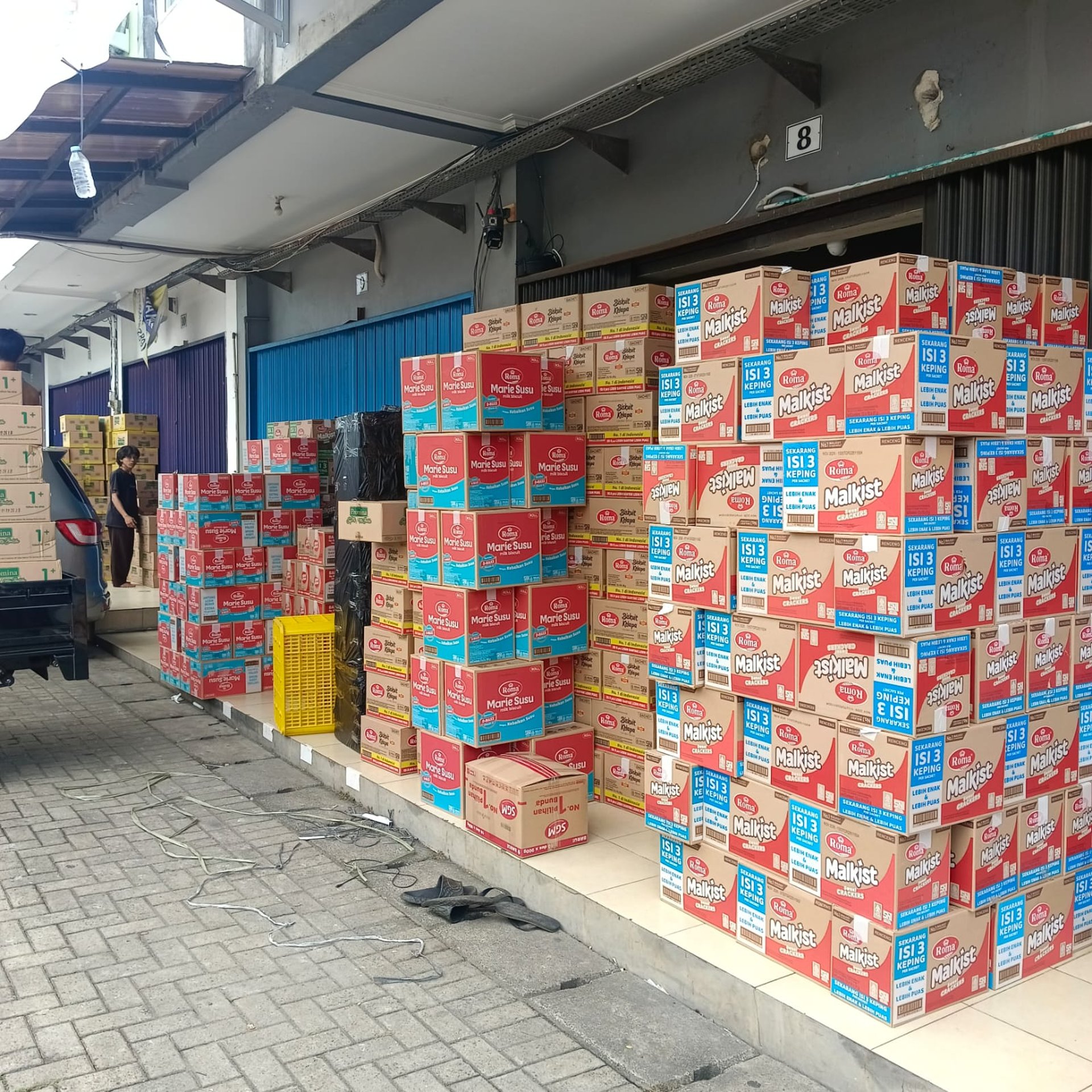 black and white bed linen