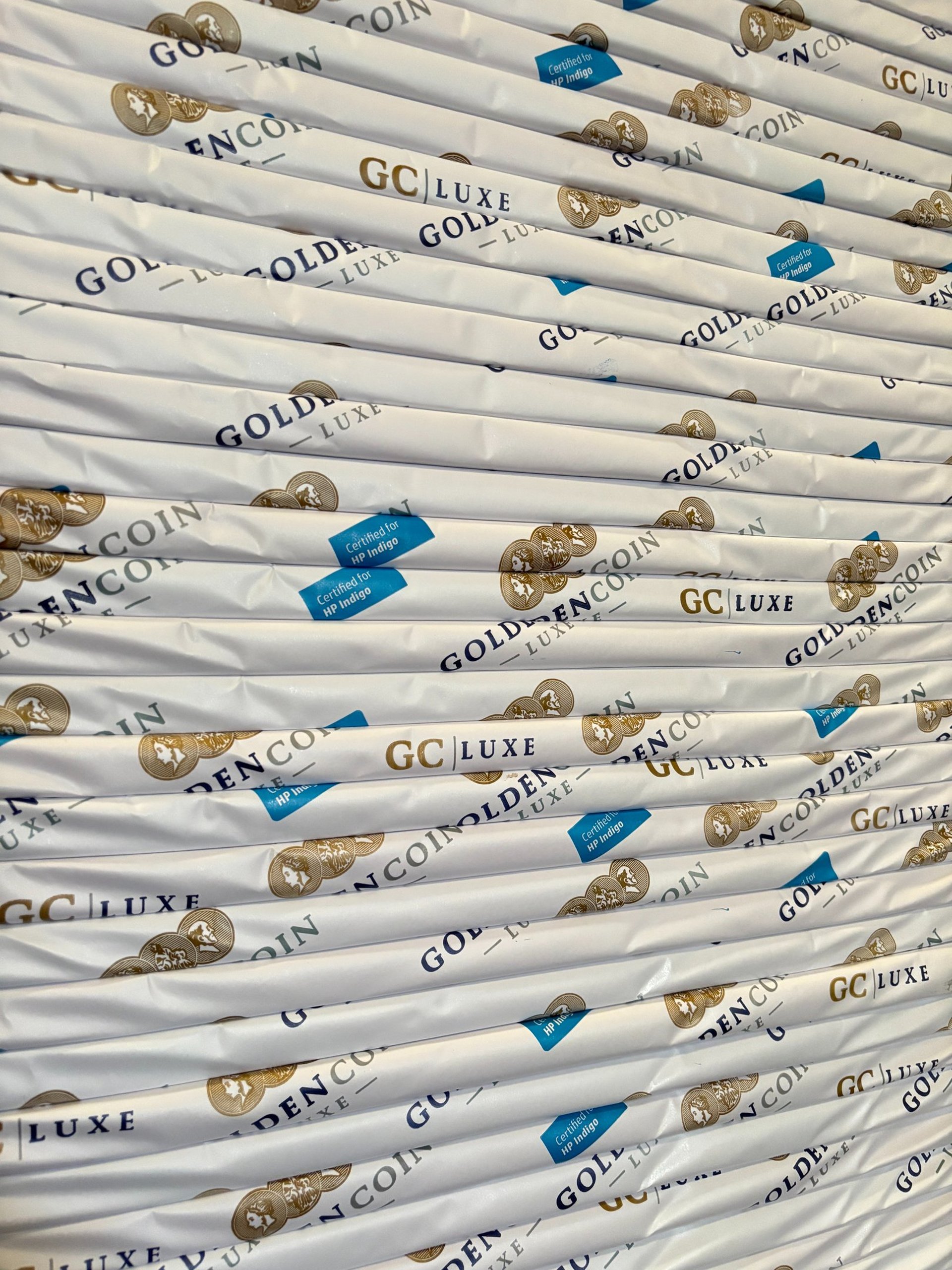 gray computer monitor