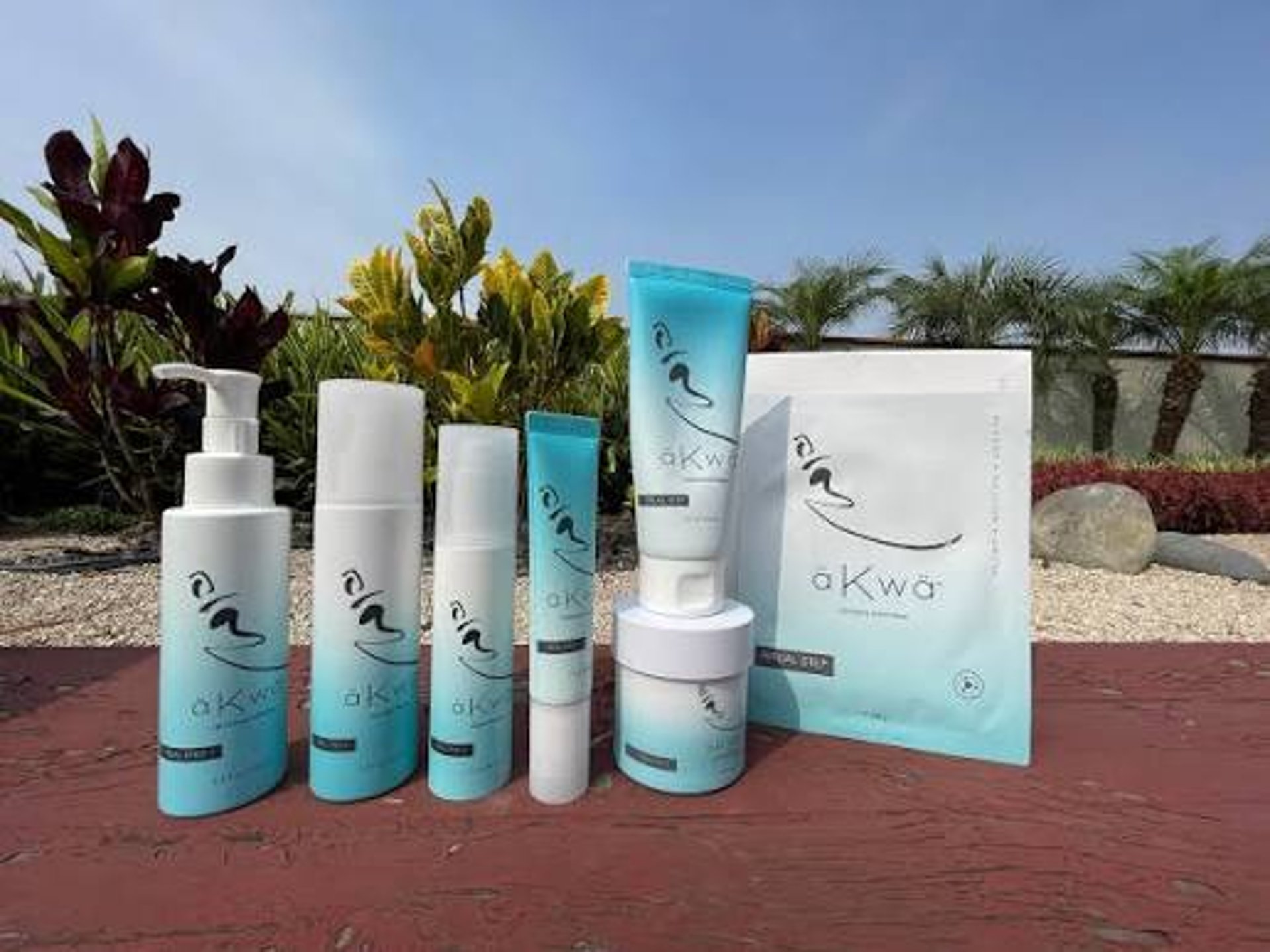 gray computer monitor