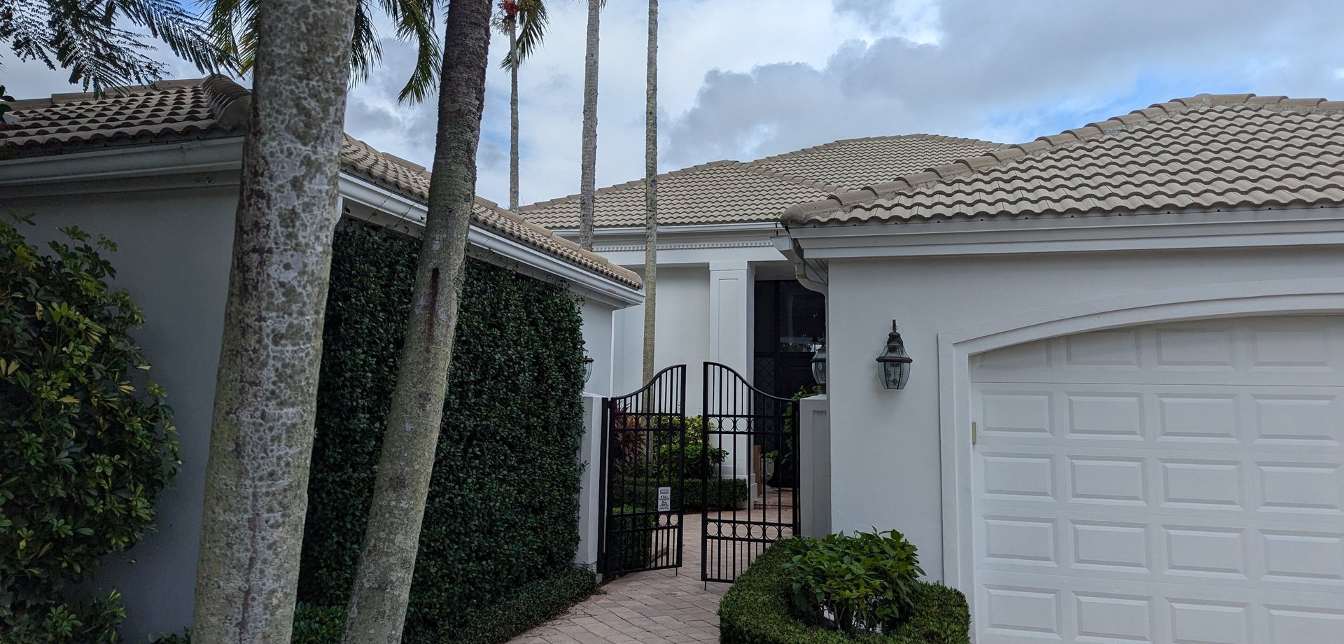 black and white bed linen