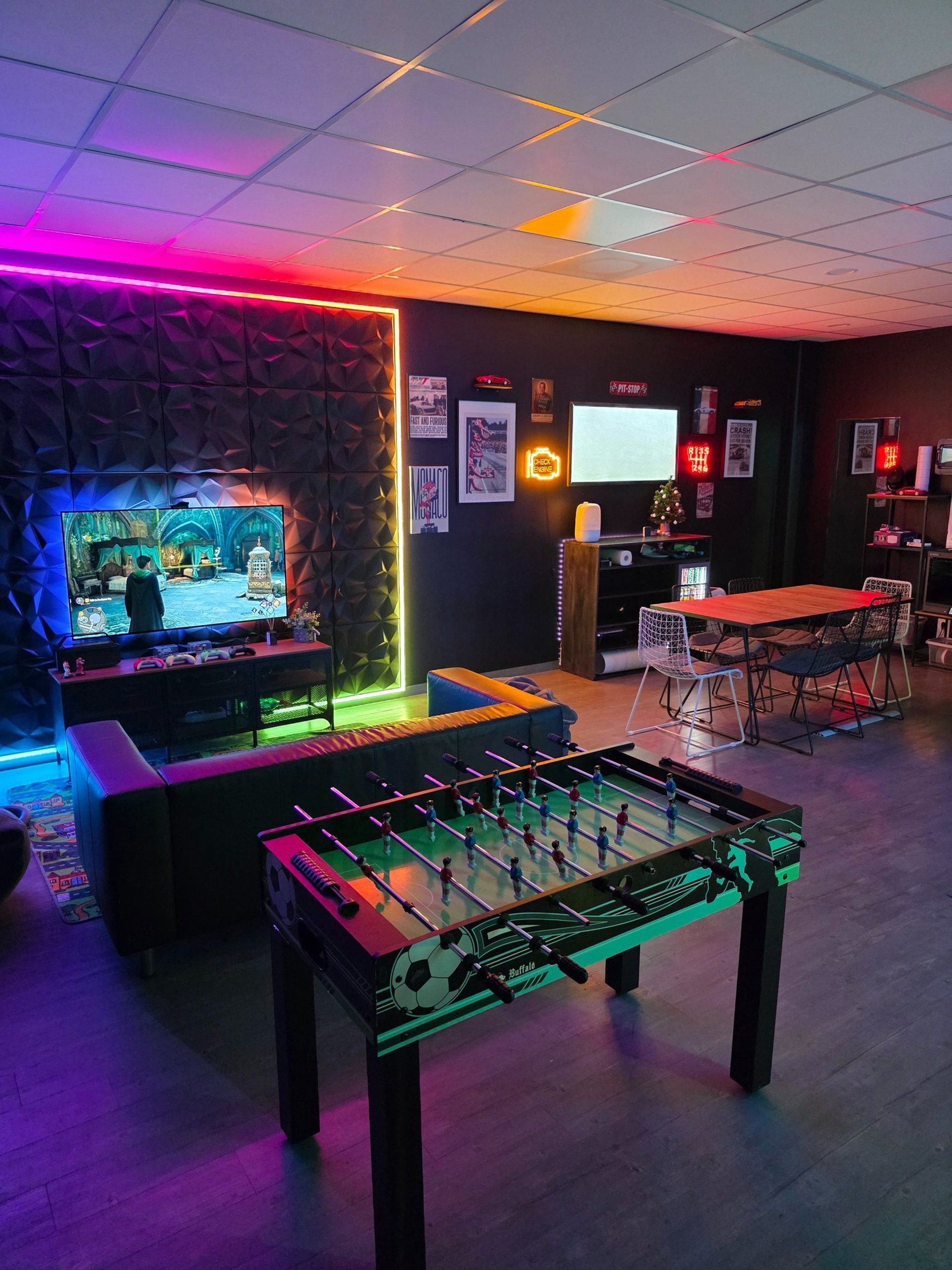 black and white bed linen