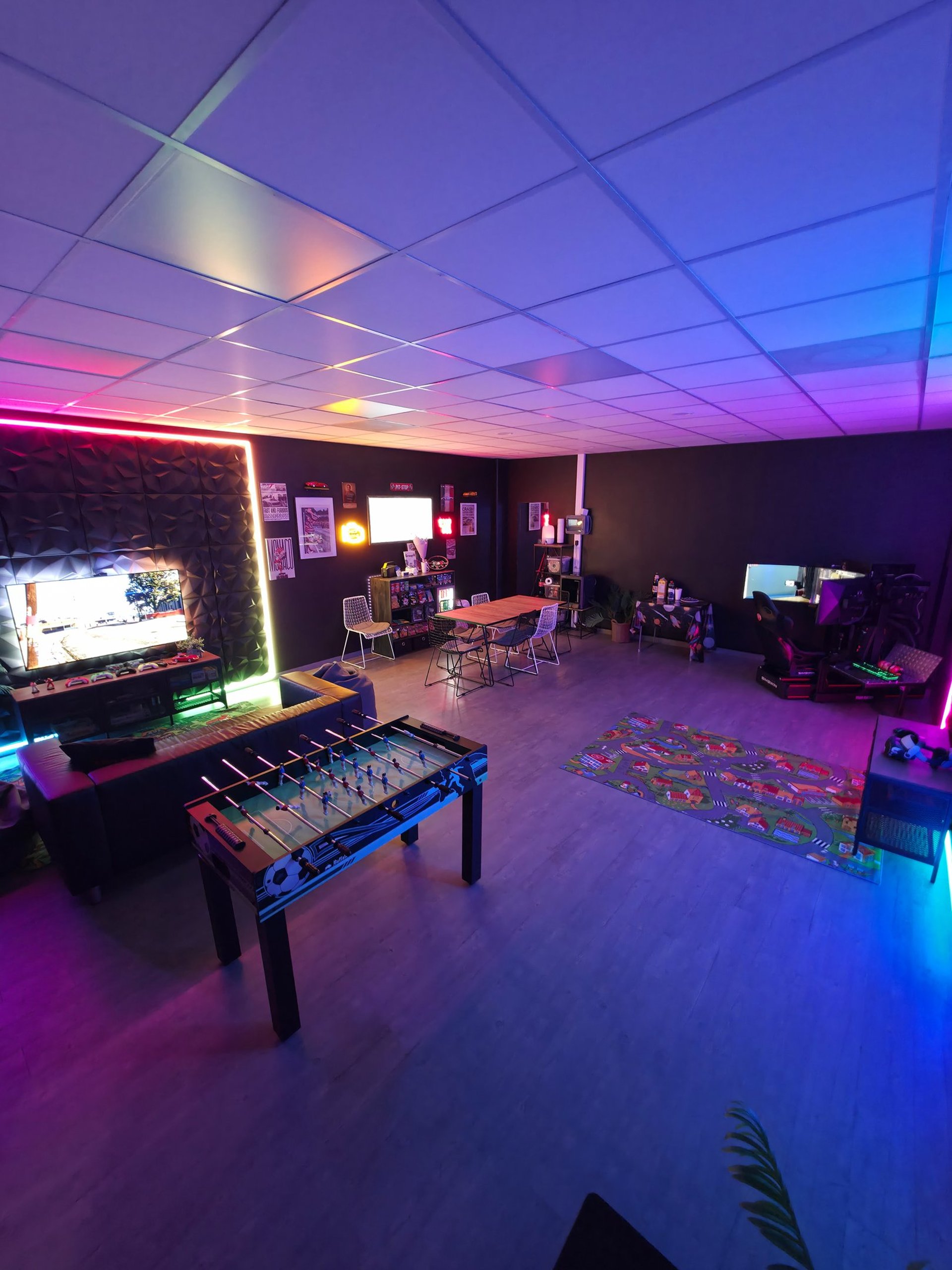 black and white bed linen