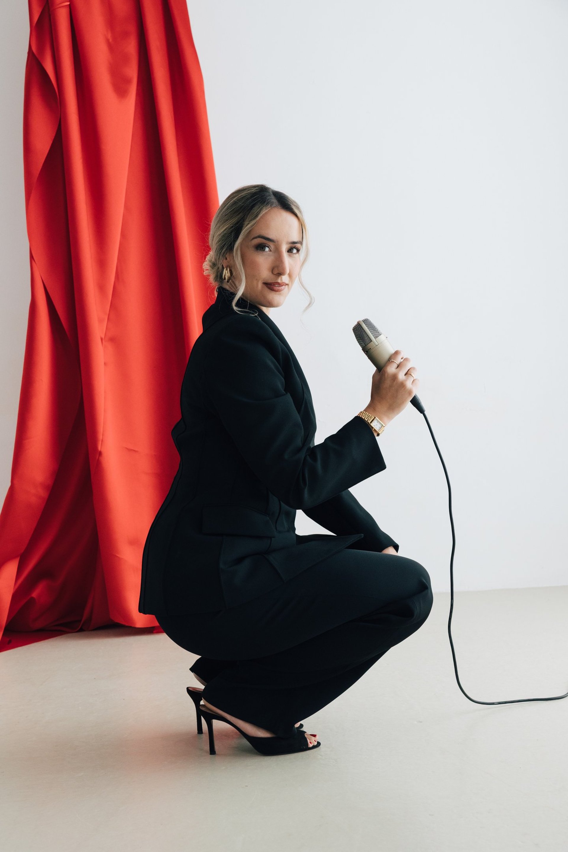 black and white bed linen