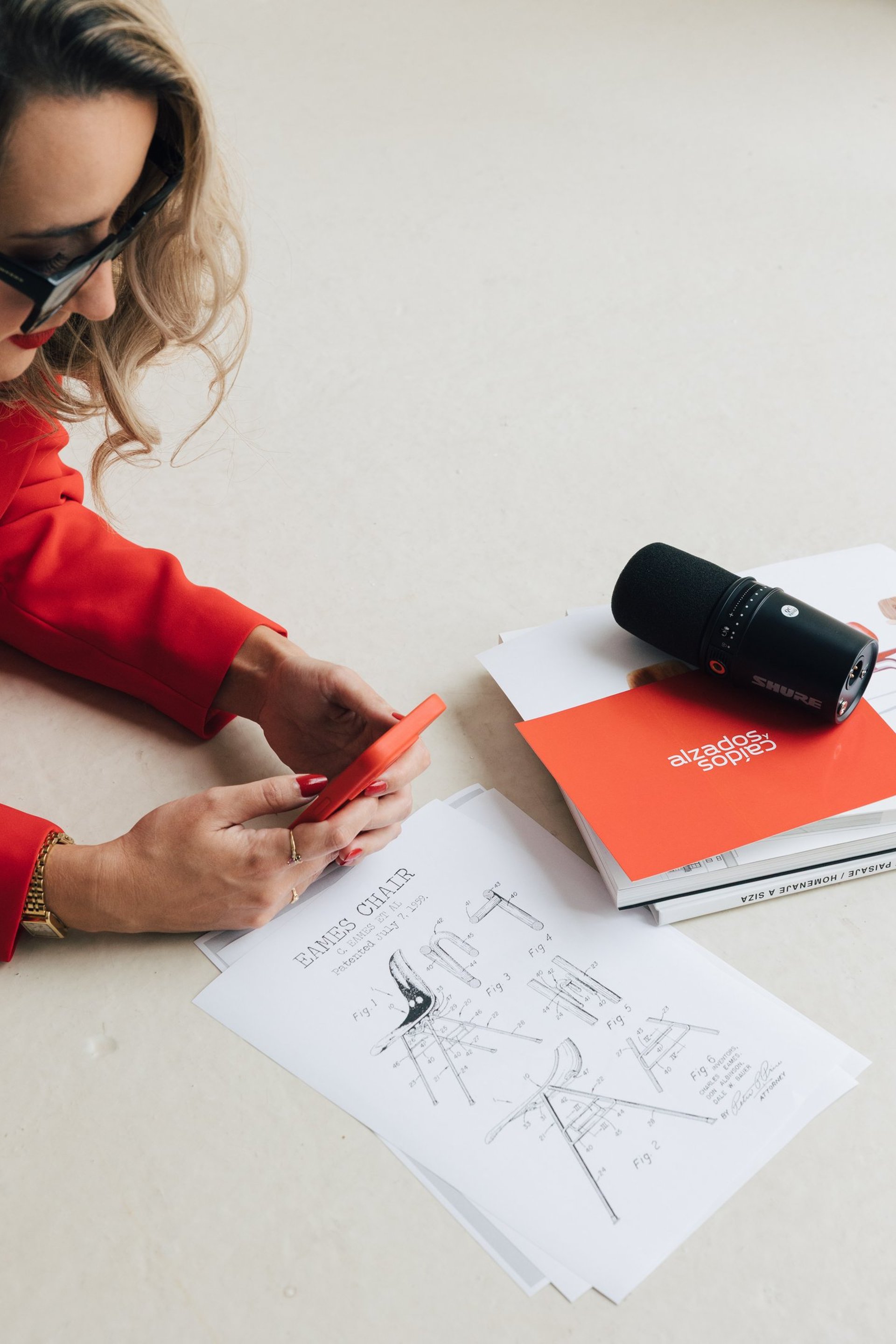 gray computer monitor