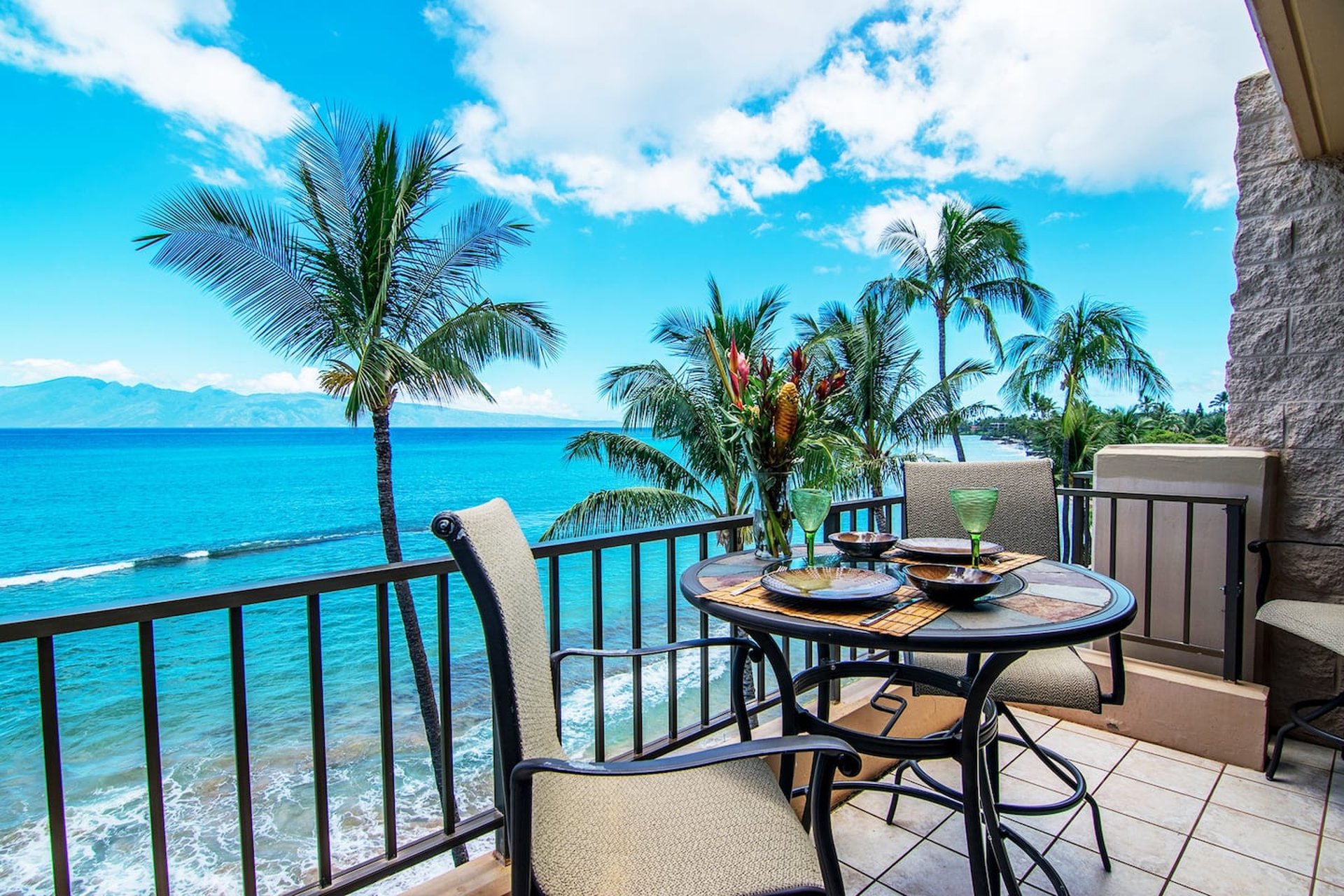 black and white bed linen
