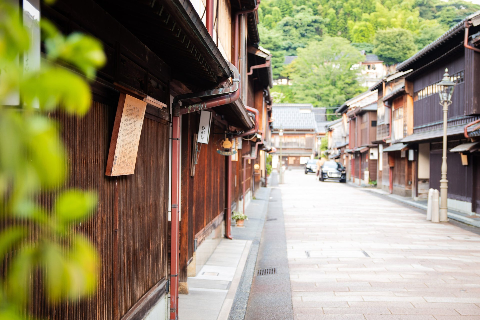 gray computer monitor