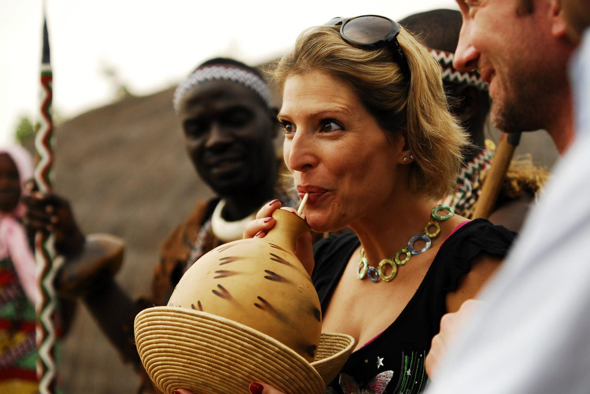 black and white bed linen