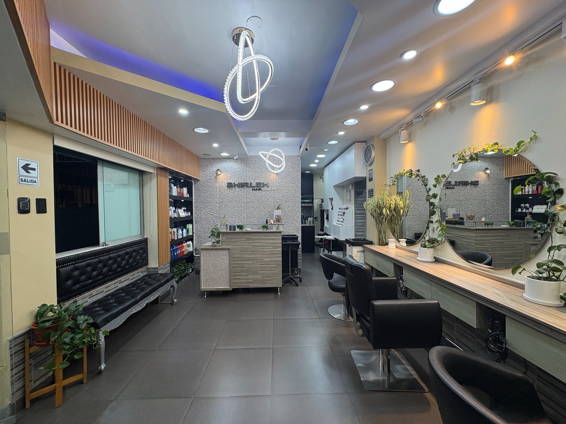 gray computer monitor