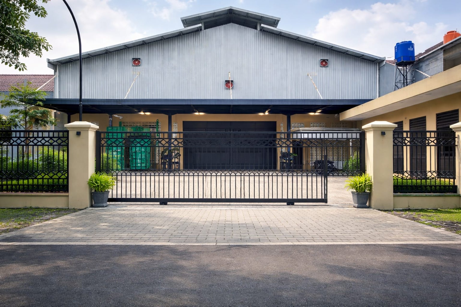 black and brown leather padded tub sofa