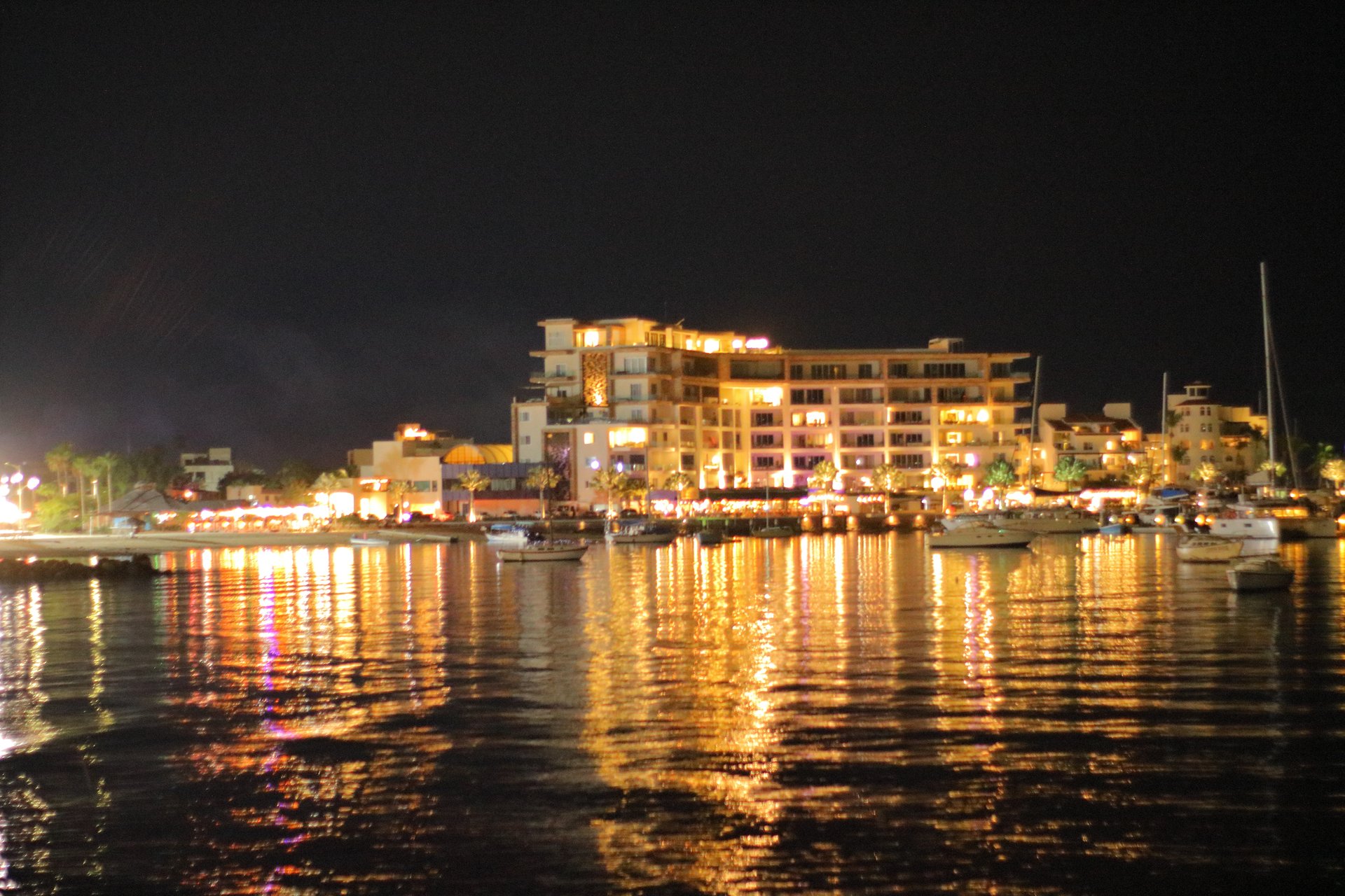 gray computer monitor