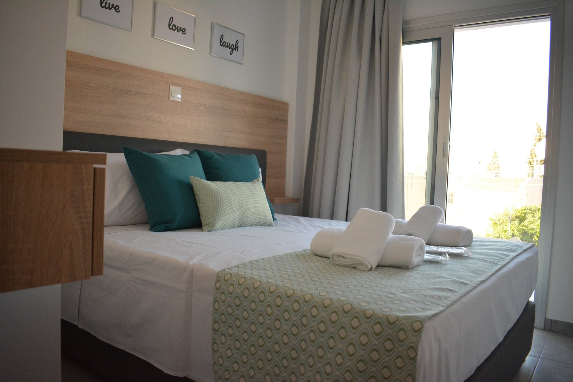 black and white bed linen