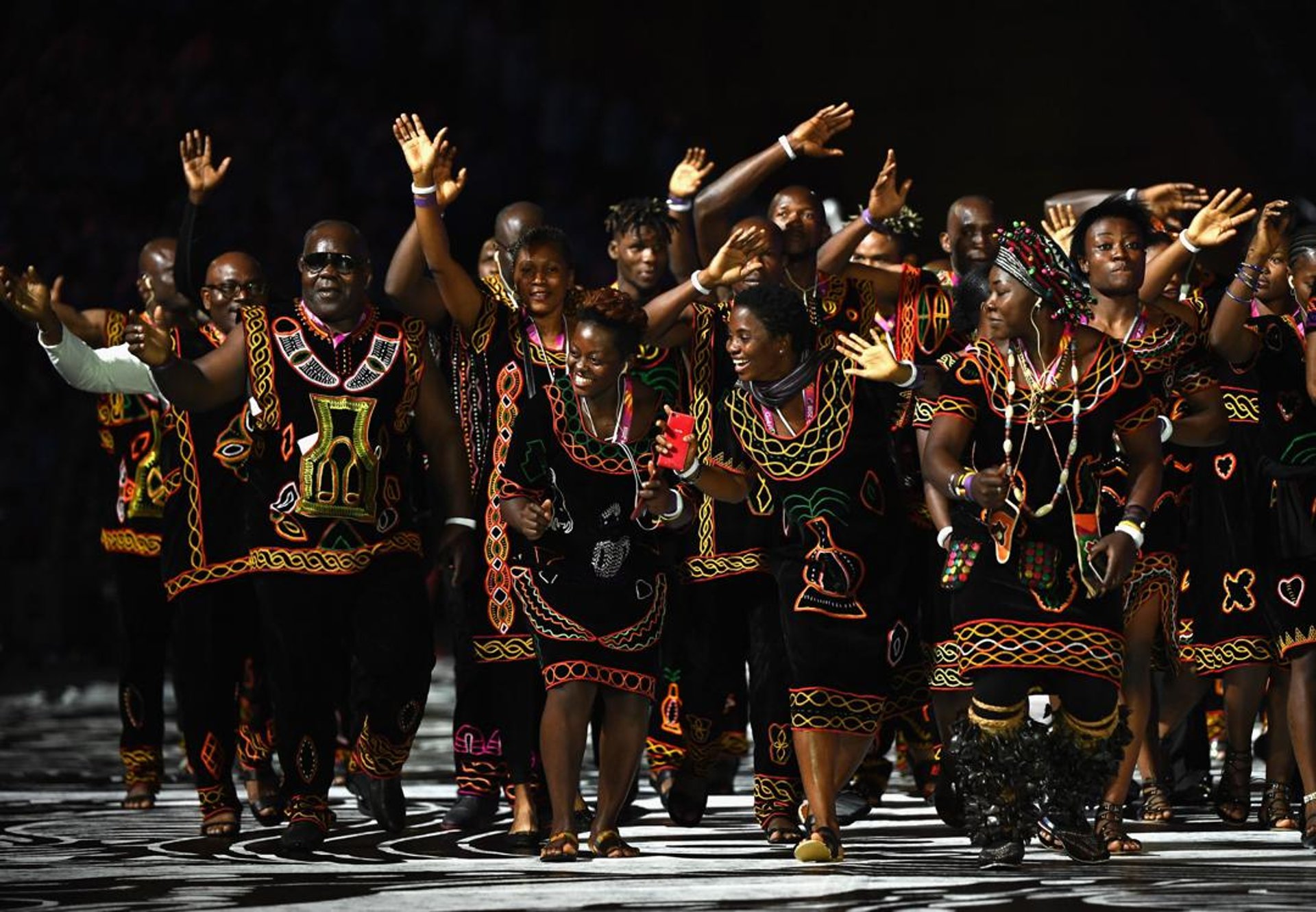 black and white bed linen