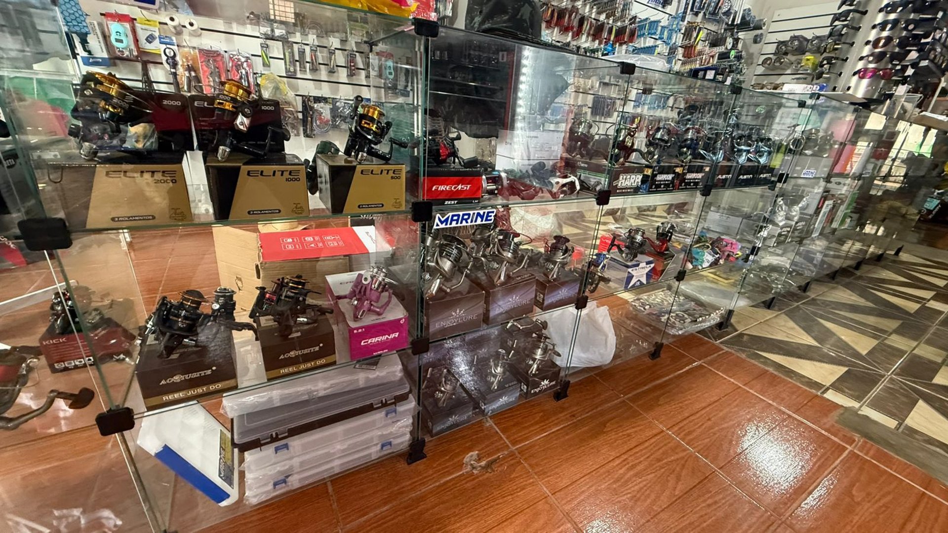 gray computer monitor