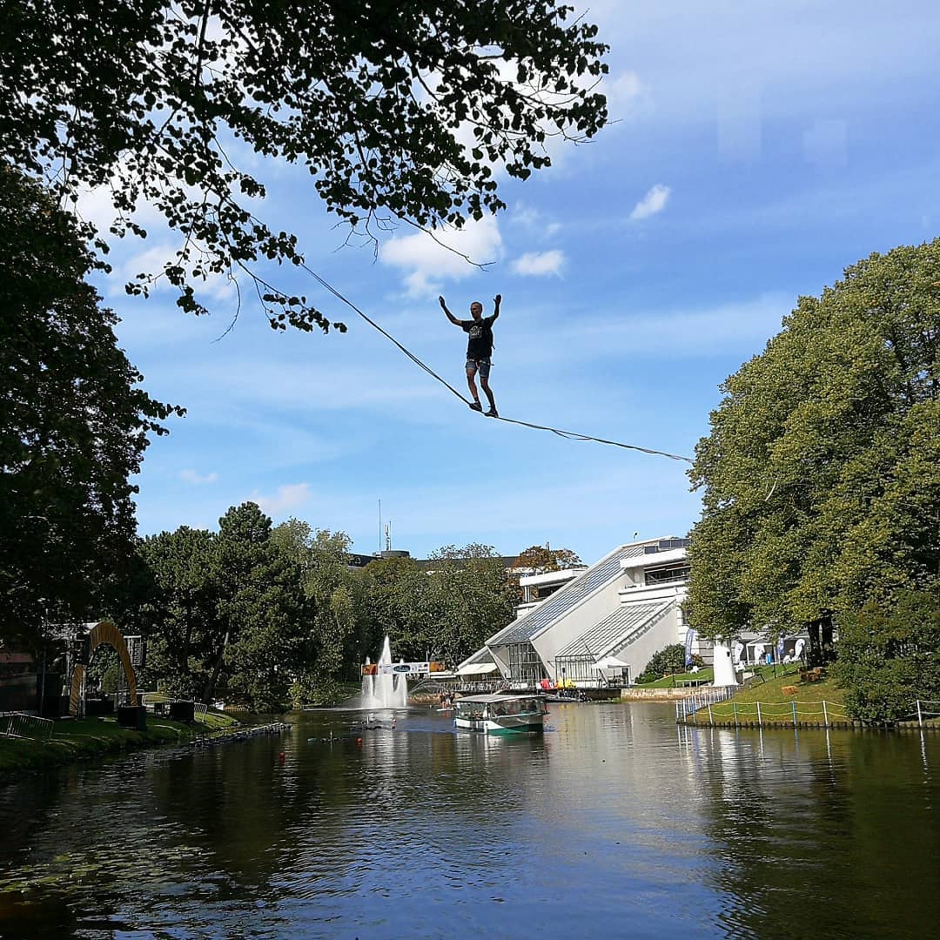 black and white bed linen
