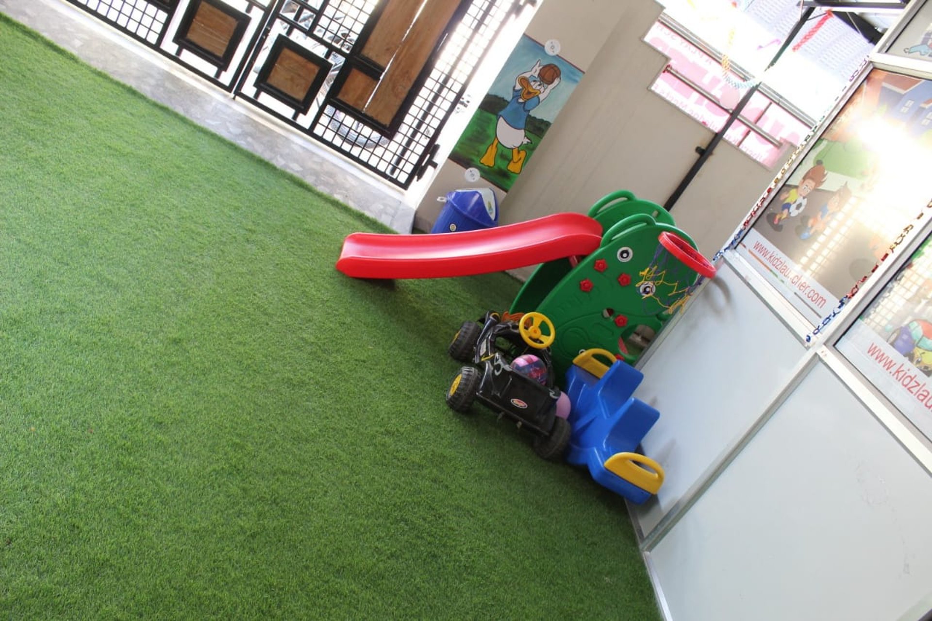 black and white bed linen