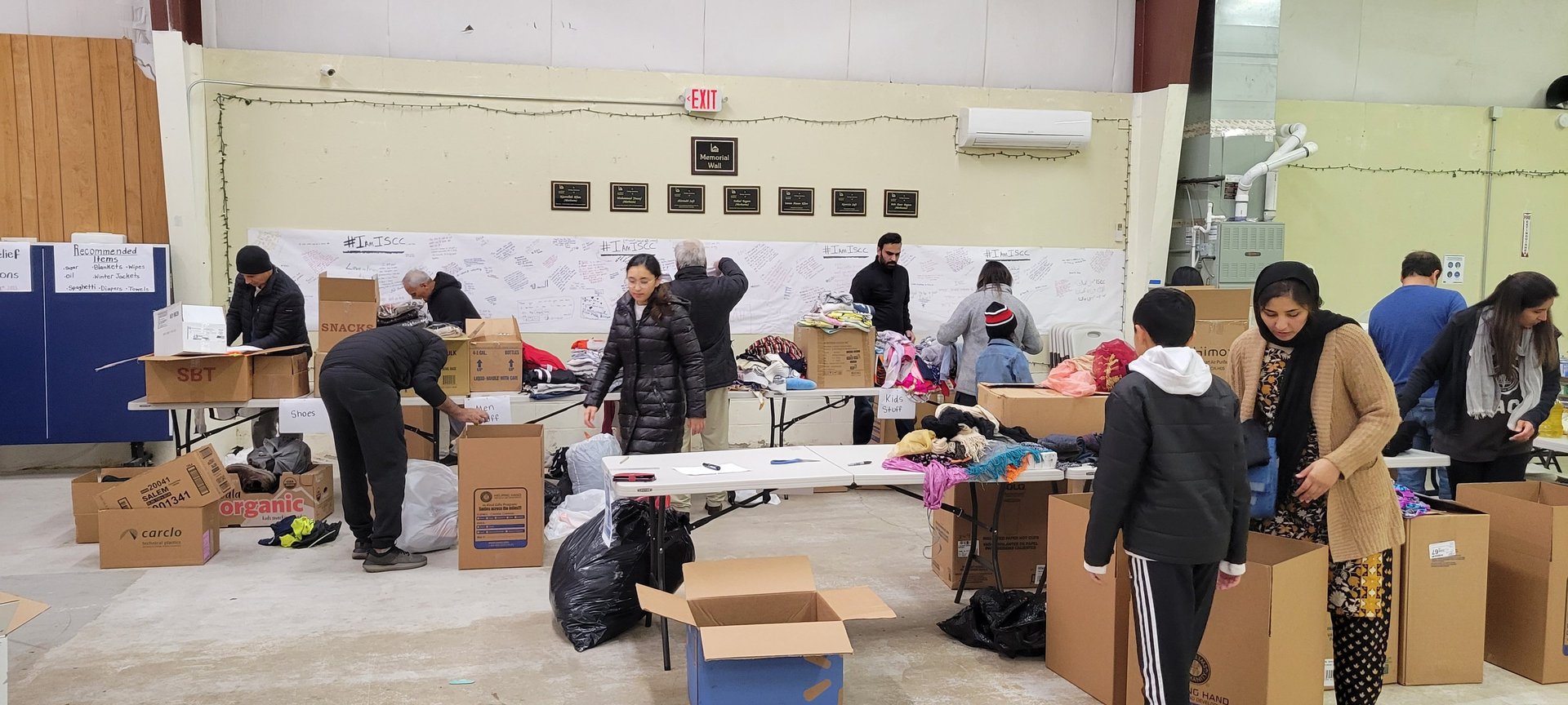 gray computer monitor