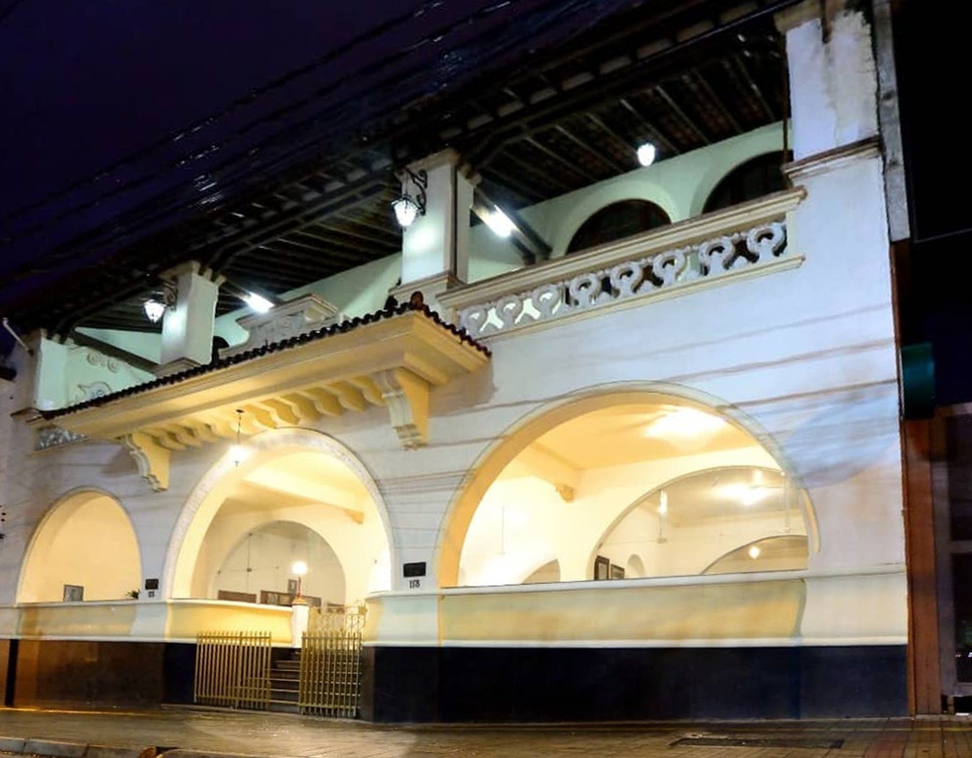 black and white bed linen