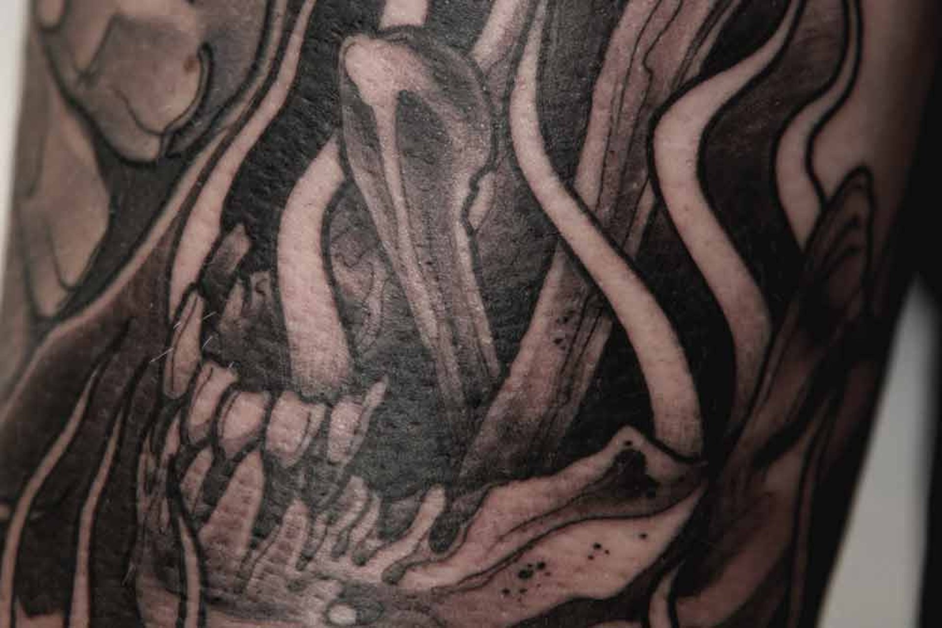 black and white bed linen