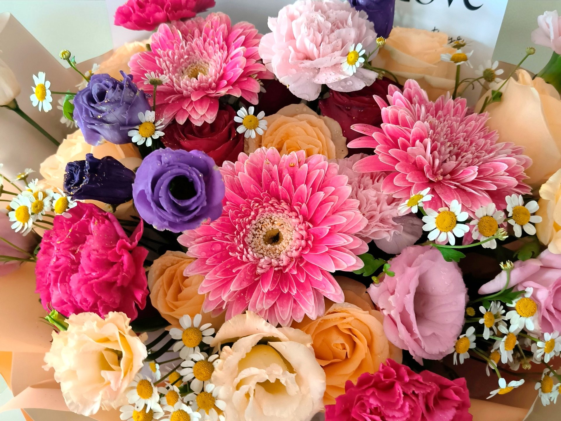 gray computer monitor