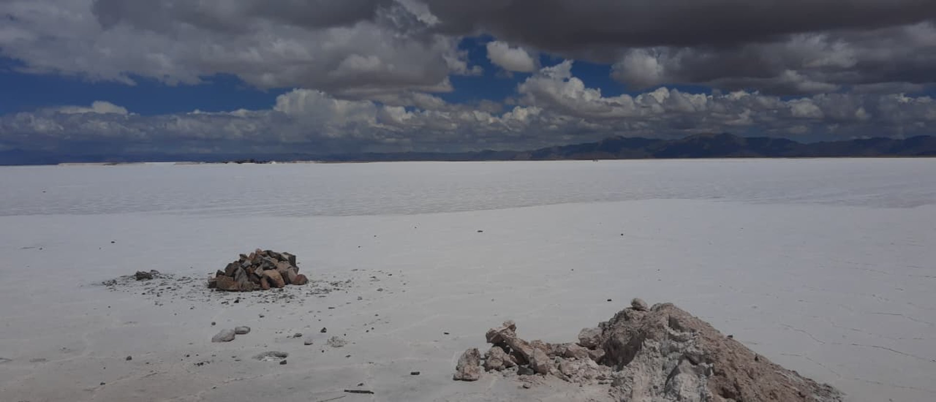 gray computer monitor