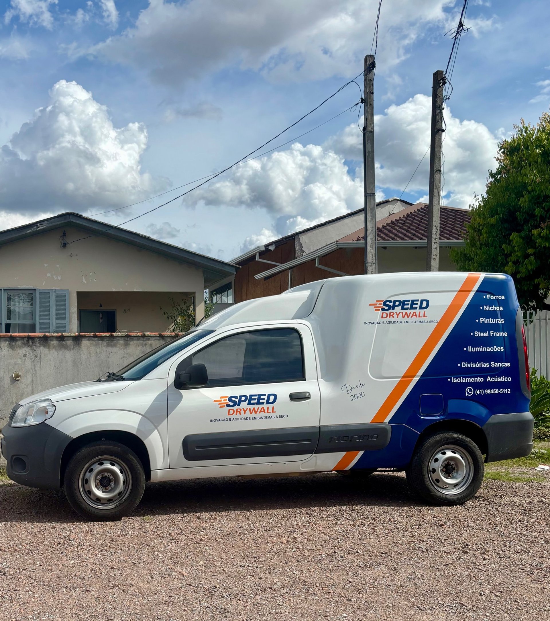 gray computer monitor