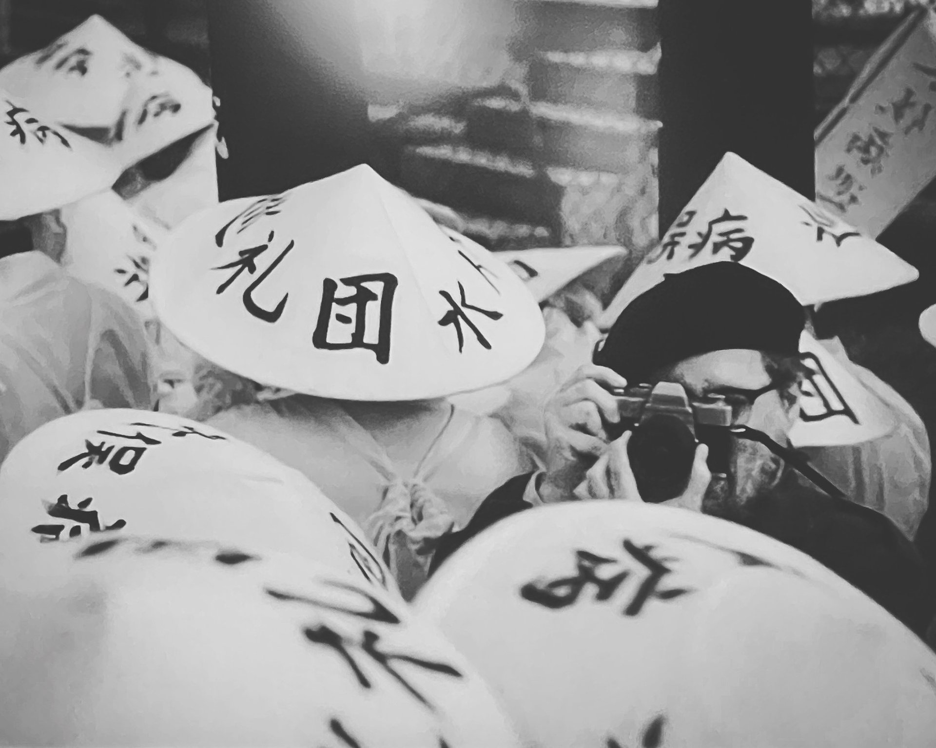 black and white bed linen