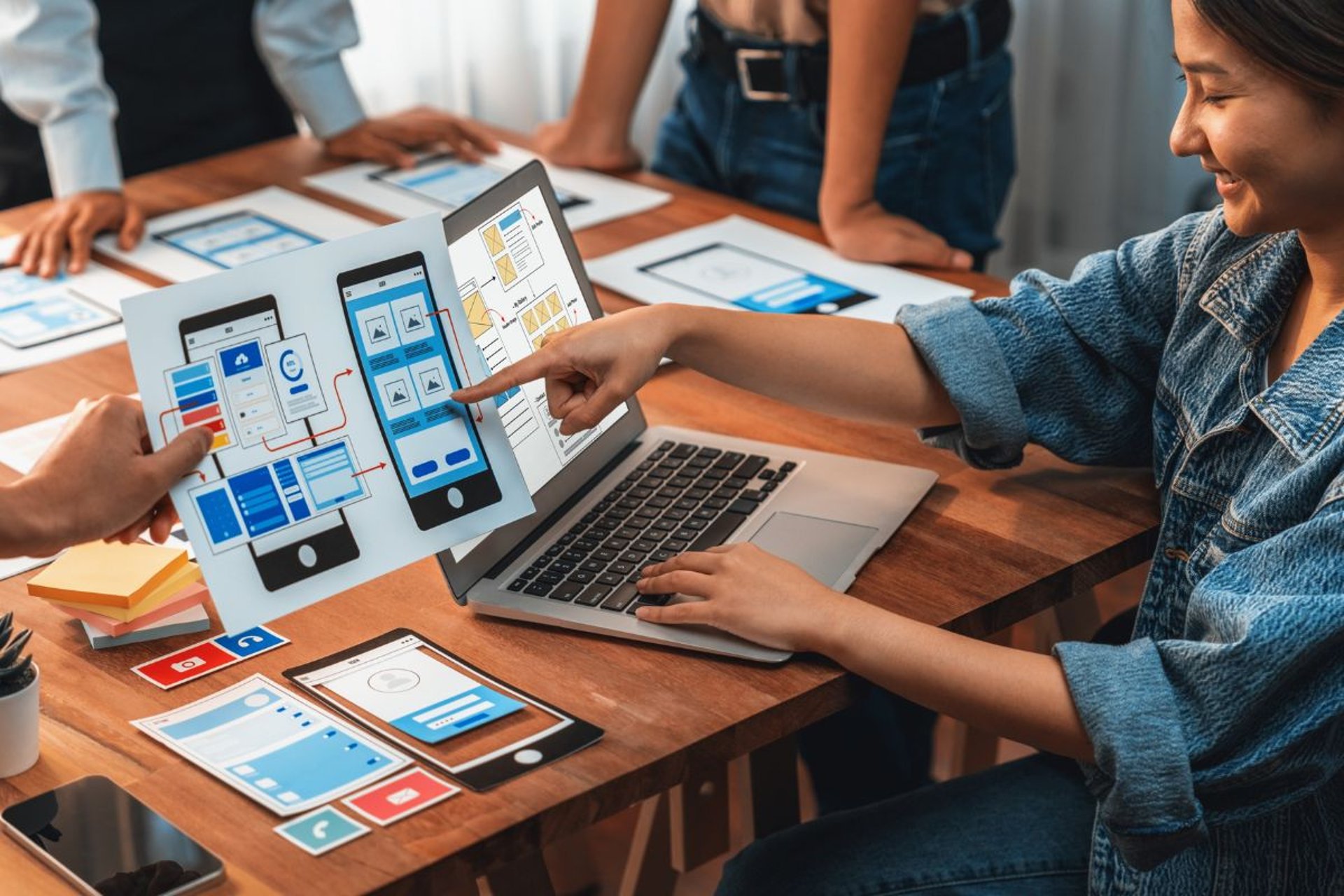 Magic Keyboard beside mug and click pen